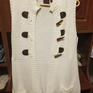 Sleeveless sweater material top